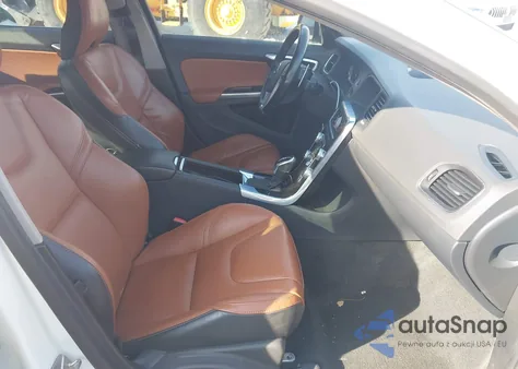 2015 Volvo S60 T6 Platinum из США, поврежденный, VIN YV149MFM5F1333168